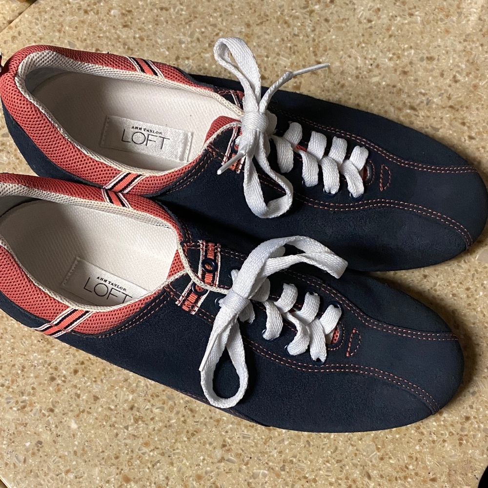 LOFT Women’s Navy and Coral 7.5M Sneakers Chic Lifestyle Tennis Activewear